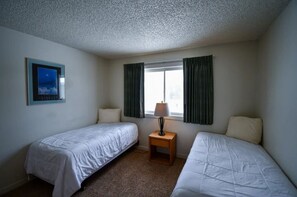 3 bedrooms, bed sheets