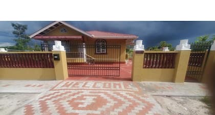 Lovely 3 BDR apartment with free on-site parking