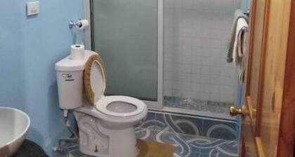 Lovely 3 BDR apartment with free on-site parking