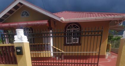 Comfortable air-conditioned Apartment for independent travelers