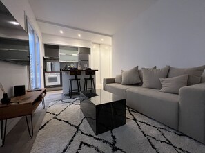 Living area - Suite Luxueuse Avec Jardin Privatif et Jacuzzi (Paris)