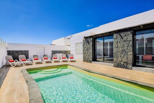 Villa Fedelian 2 with heated pool and garden