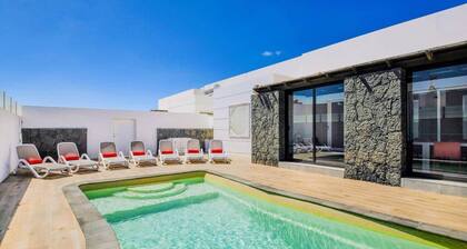 Villa Fedelian 2 with heated pool and garden