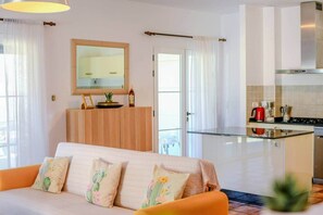 Smart-tv en een tafeltennistafel