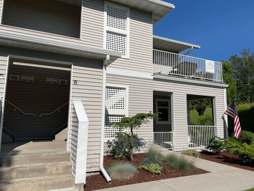 Marvelous  Mountain-View Condo