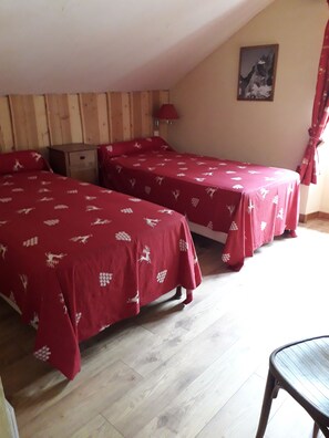 3 chambres, fer et planche à repasser, accès Internet