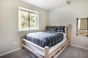 4 soverom, strykejern/-brett, reiseseng for barn og wi-fi (inkludert)