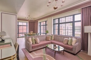 35-英寸纯平电视 （配备有线频道）、电视