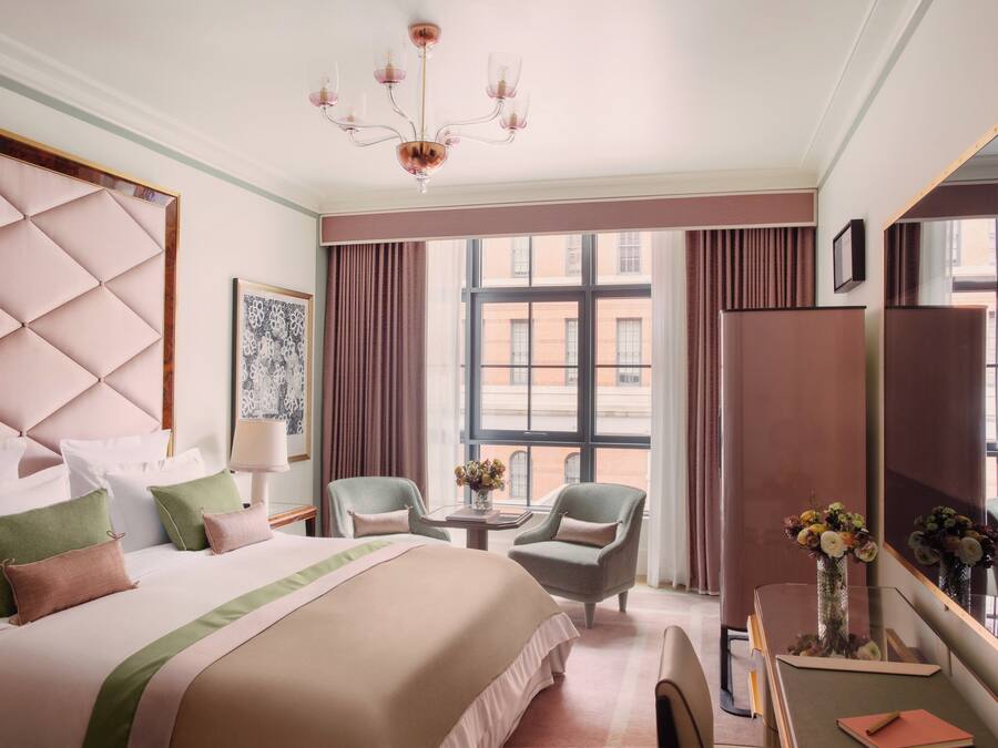 Allergitestet sengetøy, minibar, safe på rommet og skrivebord