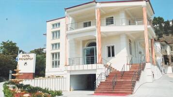 ด้านหน้าที่พัก