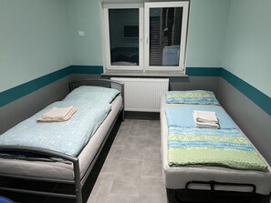 طراز فريد لكل وحدة ومكتب ومساحة عمل للكمبيوتر المحمول وستائر تعتيم