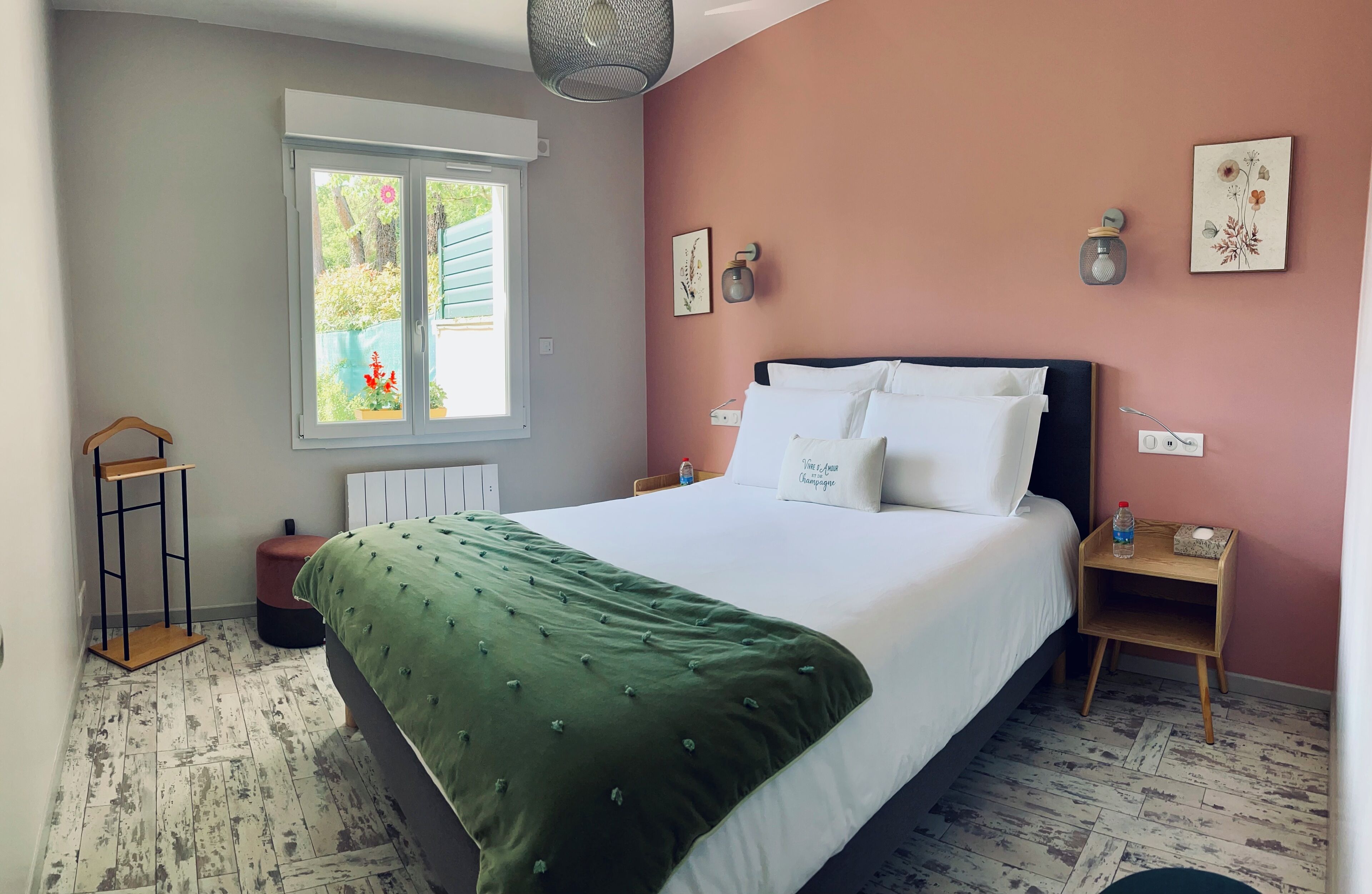 1 slaapkamer, een strijkplank/strijkijzer, reisbedje, gratis wifi