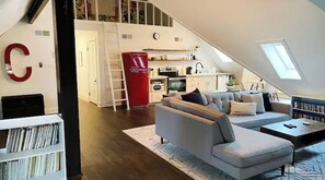 Smart-TV, Netflix, Hulu, DVD-Player