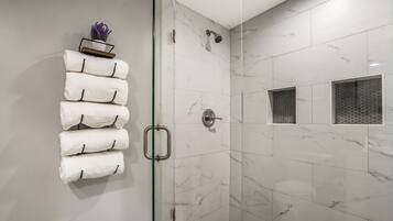 Combined shower/bathtub, hair dryer, towels, soap