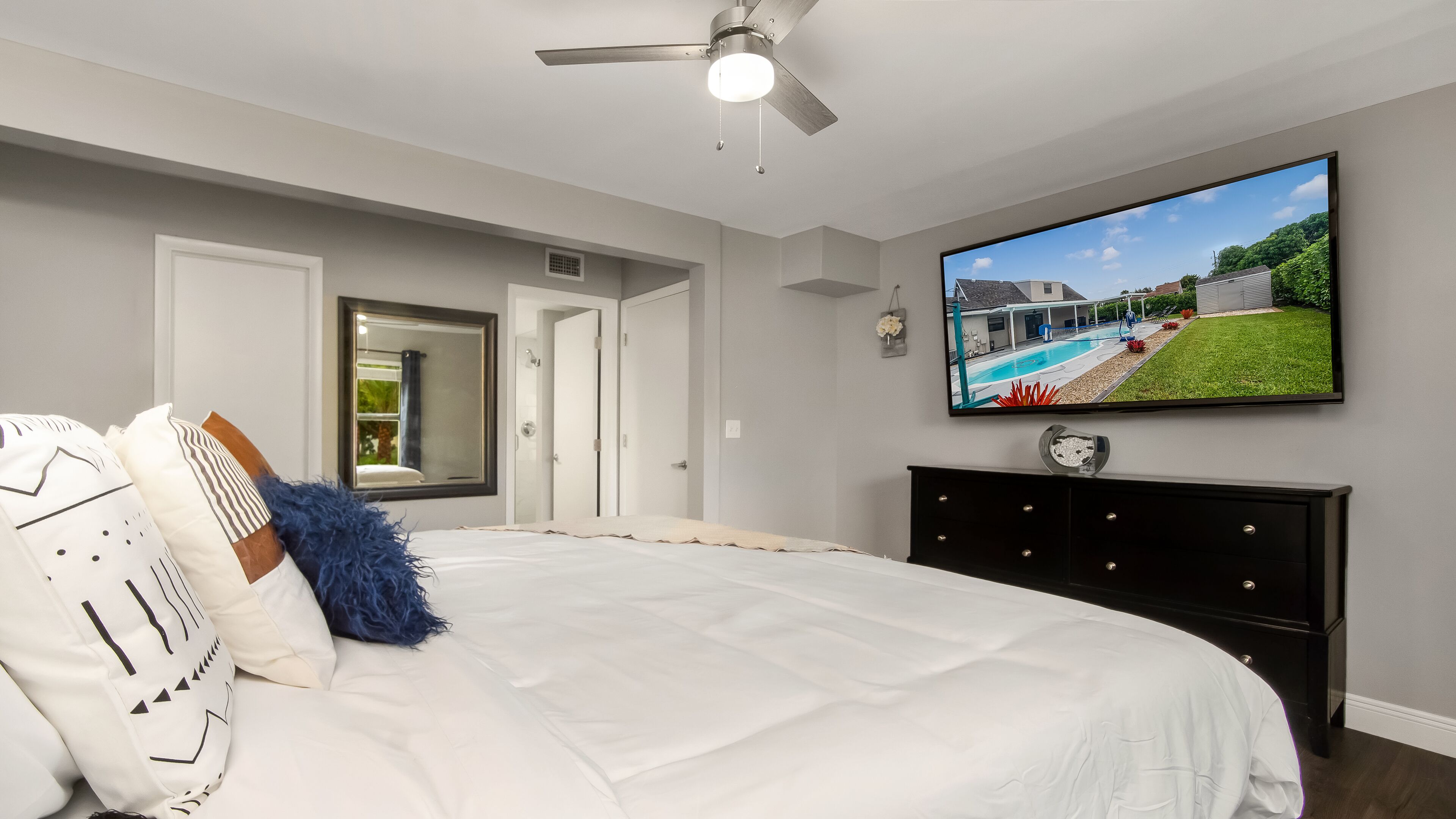 4 slaapkamers, een strijkplank/strijkijzer, reisbedje, gratis wifi