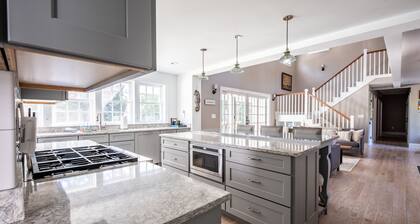 6 Bedroom 6.5 Baths Heated In-ground Pool Located in Dock Square!