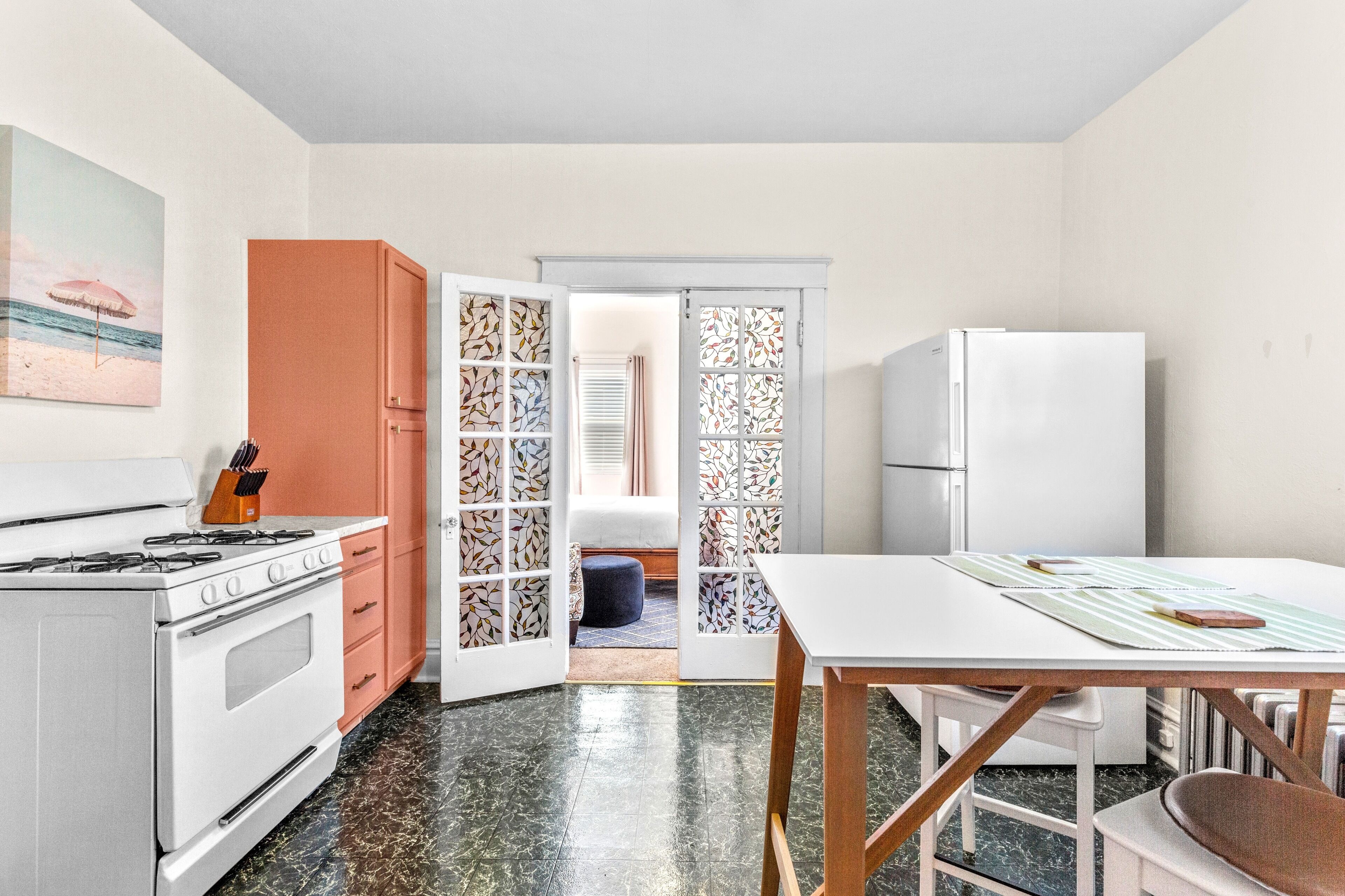 Frigorífic, microones, forn i placa de cuina 