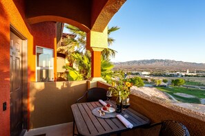 Outdoor dining - The Oasis - Golf - Pool - Hot Tub - Condo with a View. (Mesquite)
