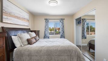 3 bedrooms, desk, iron/ironing board, free WiFi