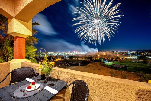 The Oasis - Golf - Pool - Hot Tub - Condo with a View.
