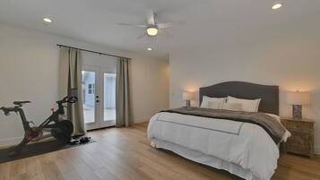 4 bedrooms, premium bedding, desk, free WiFi