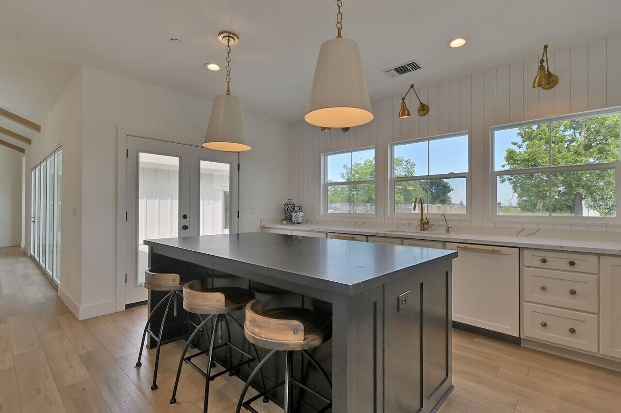 Frigorífic, microones, forn i placa de cuina 