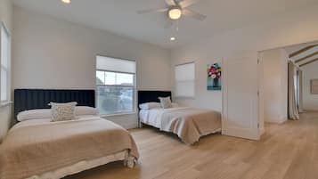 4 camere, biancheria da letto di alta qualità, una scrivania