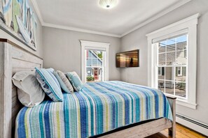 3 bedrooms, desk, iron/ironing board, travel cot