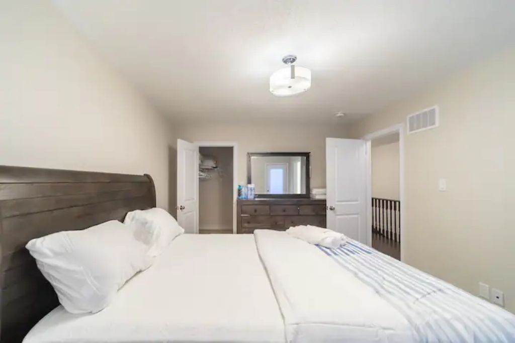 4 chambres, fer et planche à repasser, Wi-Fi, draps fournis