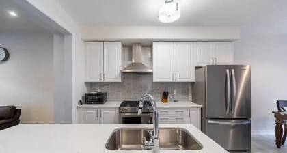 Beautiful New Townhouse in Quiet Neighbourhood