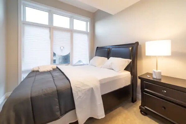 4 chambres, fer et planche à repasser, Wi-Fi, draps fournis