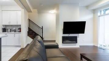 Smart TV, fireplace