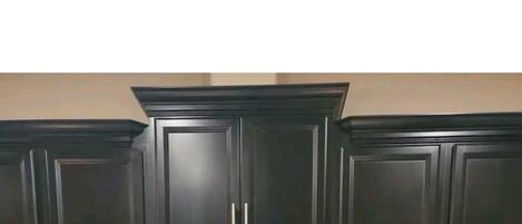 Jääkaappi, mikroaaltouuni, uuni, astianpesukone