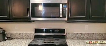 Cozy 1 Bedroom, Room B in a very quiet neighborhood