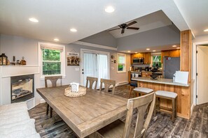 Dining - Conway Cozy Getaway Home (Conway)