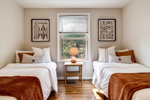 3 habitaciones, tabla de planchar con plancha y wifi gratis 