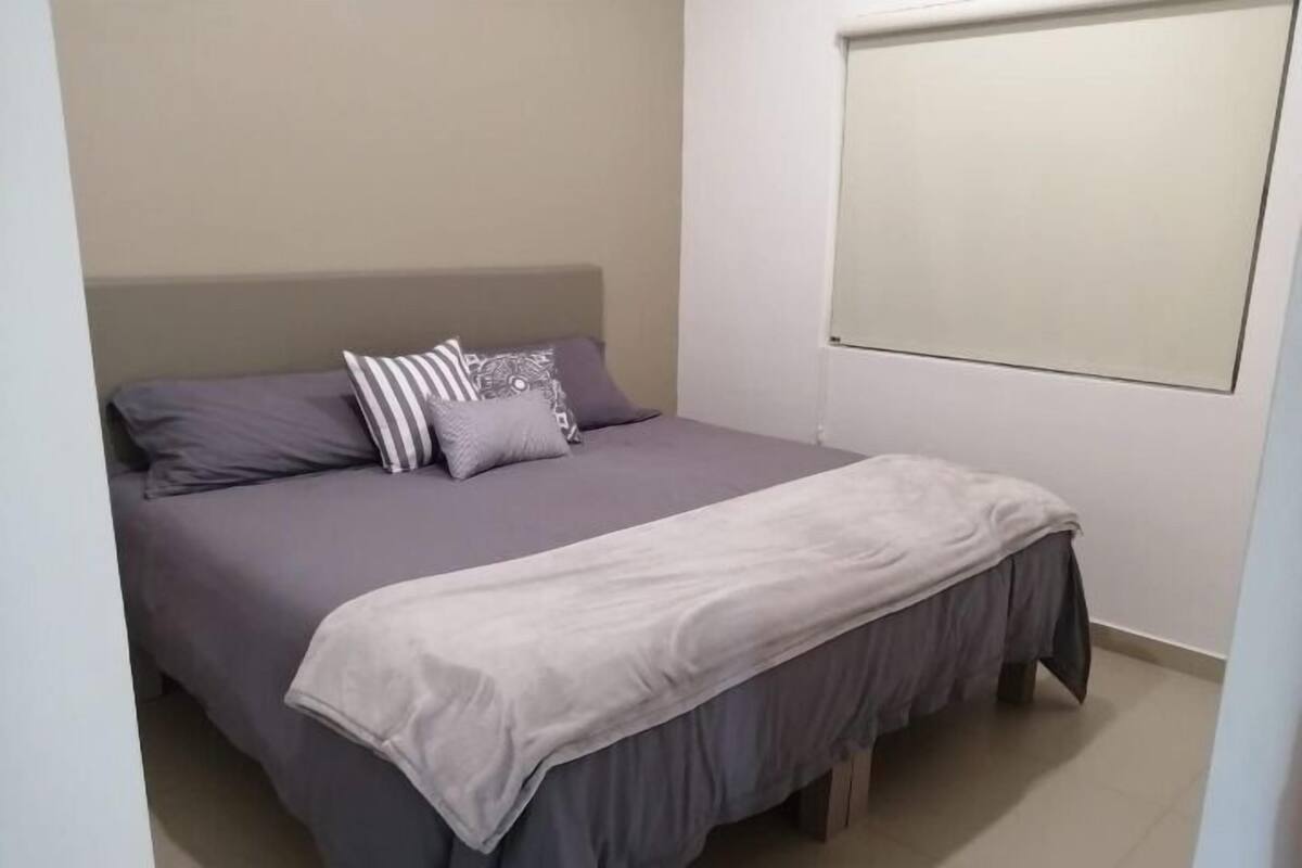 Condo ejecutivo | 2 habitaciones, muebles diferentes, wifi gratis y ropa de cama