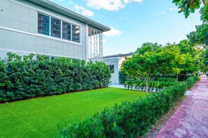 Property grounds - South Beach Two Bedroom Apartment (Miami Beach)