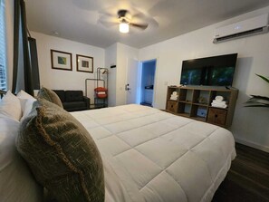 2 bedrooms, iron/ironing board, free WiFi, bed sheets - South Beach Two Bedroom Apartment (Miami Beach)