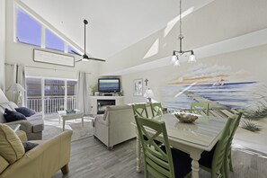 Dining - ⭐️Luxury Penthouse Rooftop Pool by Convention Center⭐️ (Ocean City)