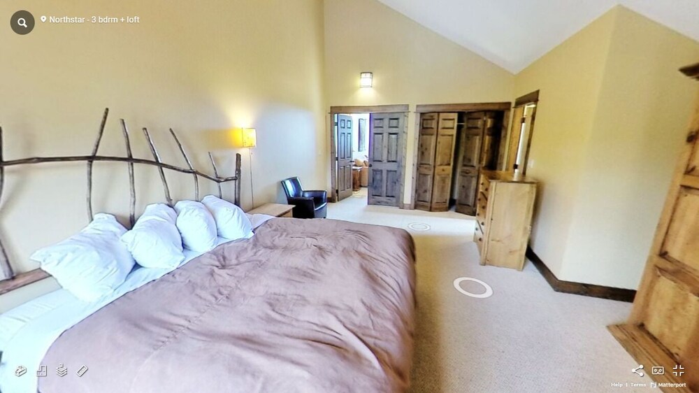 Ski In/Out! Loft Condo with Mountain Views, Sleeps 10