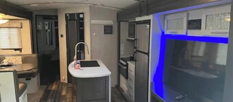 Modern Escape!2 bedroom camper, 8 min from Tupelo!