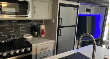 Modern Escape!2 bedroom camper, 8 min from Tupelo!