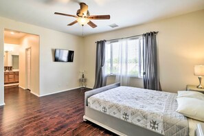 5 bedrooms, iron/ironing board, WiFi, bed sheets