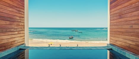 Quarto Luxo Vista Mar com Piscina Particular | Minibar, in-room safe, laptop workspace, free WiFi