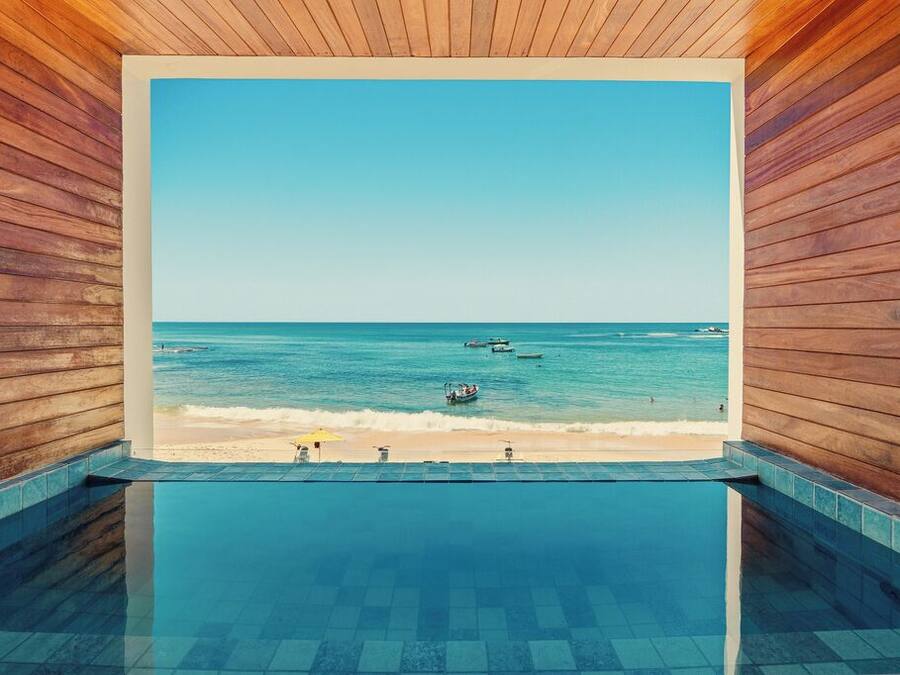 Quarto Luxo Vista Mar com Piscina Particular | Minibar, in-room safe, laptop workspace, free WiFi