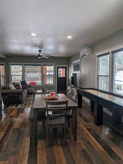 Cozy, remodeled townhome retreat in downtown Historic Wallace!