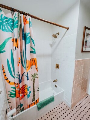 Hair dryer, towels, soap, shampoo - Boho Inspired Jungle Cottage in Historic Sanford (Sanford)