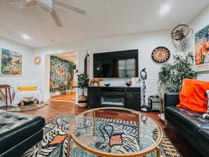 Smart-tv, een open haard, Netflix en Hulu