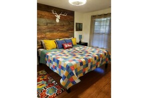 1 bedroom, iron/ironing board, free WiFi, bed sheets - Lovely waterfront condo, at a Nat'l Park entrance (Cosby)